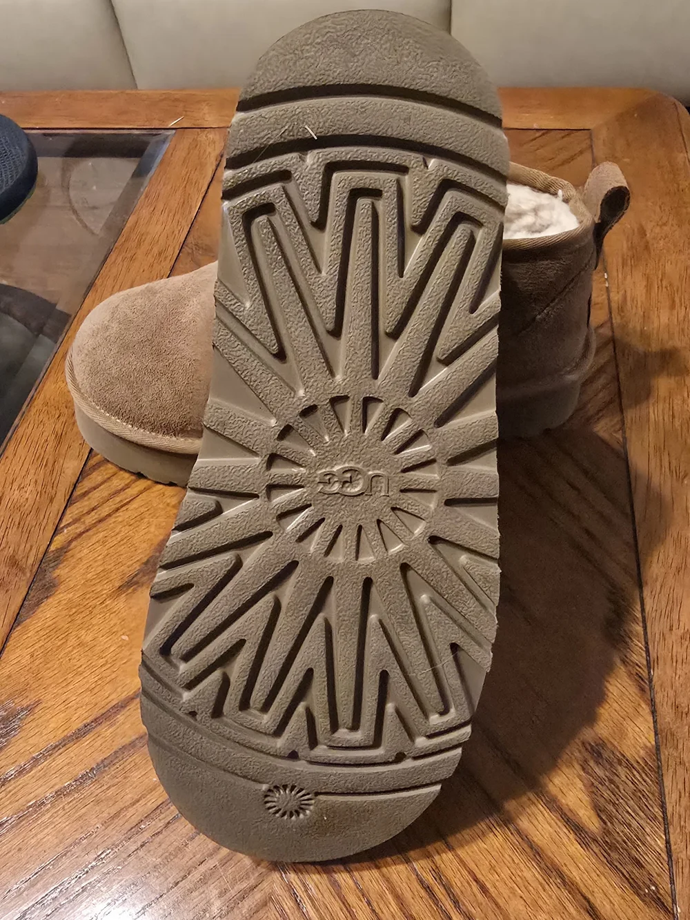 UGGS Classic Mini Plateform Size 6Y